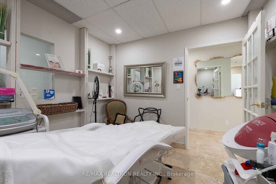 More Photos Of 11685 Yonge St, Richmond Hill Office For Sale