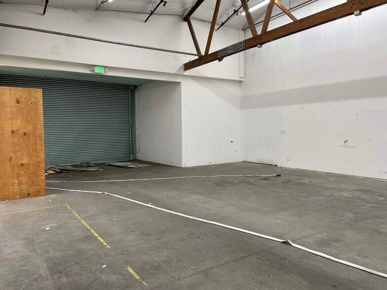More Photos Of 3049 La Cienega Blvd, Culver City Warehouse For Lease