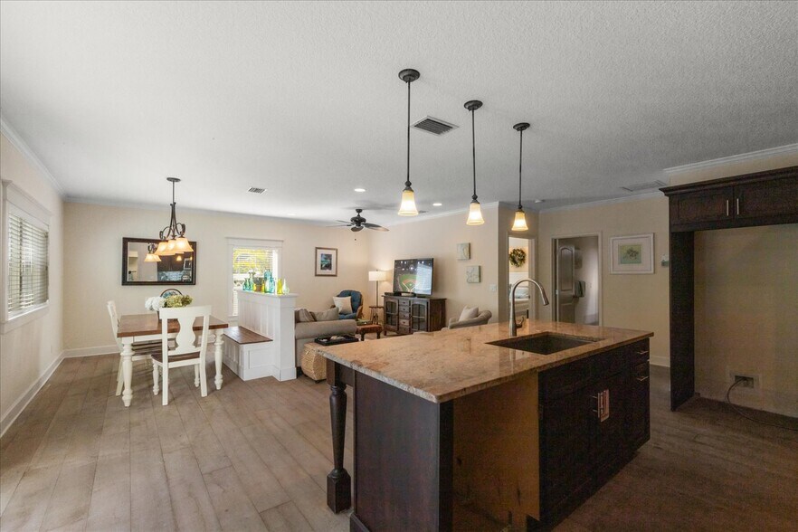 More Photos Of 413 Pine Ave, Anna Maria Flex For Sale