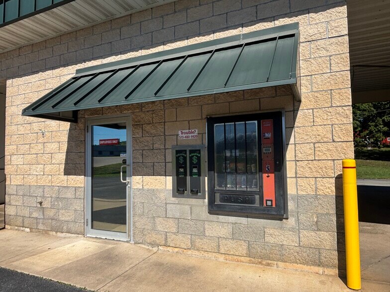 More Photos Of 312 N Main St, Gravois Mills Carwash For Sale