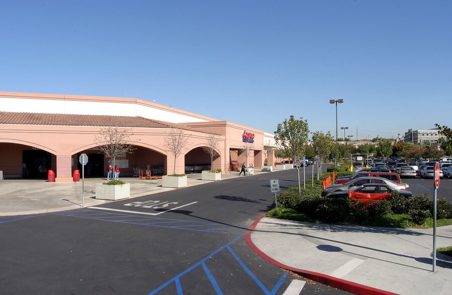 More Photos Of 885 E H St, Chula Vista General Retail For Lease