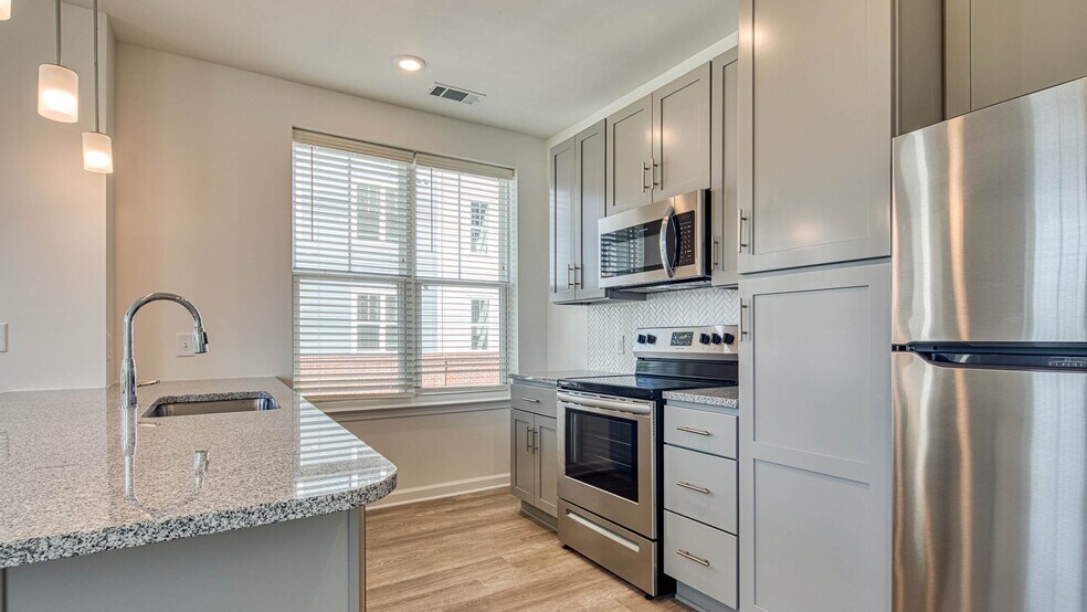 More Photos Of 5401 Commonwealth Centre Pky, Midlothian Apartments For Sale