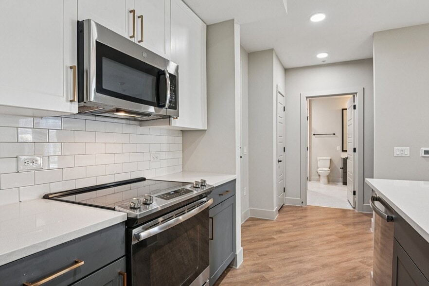 More Photos Of 101-111 W Davis St, Dallas Apartments For Lease