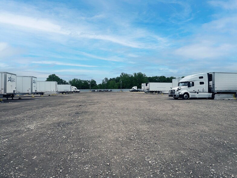 More Photos Of 3130 Valleyview Dr, Columbus Land For Lease