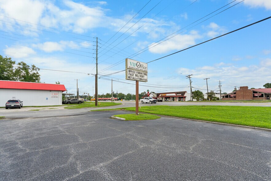 More Photos Of 421 US Highway 80 W, Garden City Freestanding For Lease