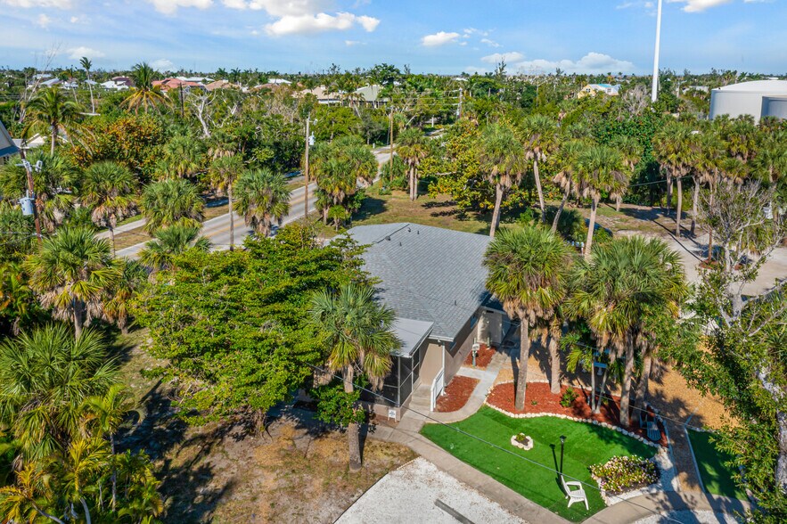 More Photos Of 832 Donax St, Sanibel Apartments For Sale