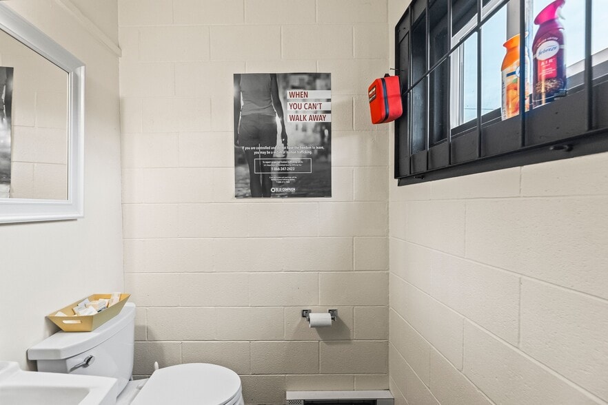 More Photos Of 2000 N 7th Ave, Bozeman Flex For Sale