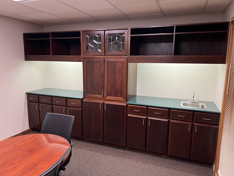 More Photos Of 6768-6796 Loop Rd, Centerville Medical For Lease