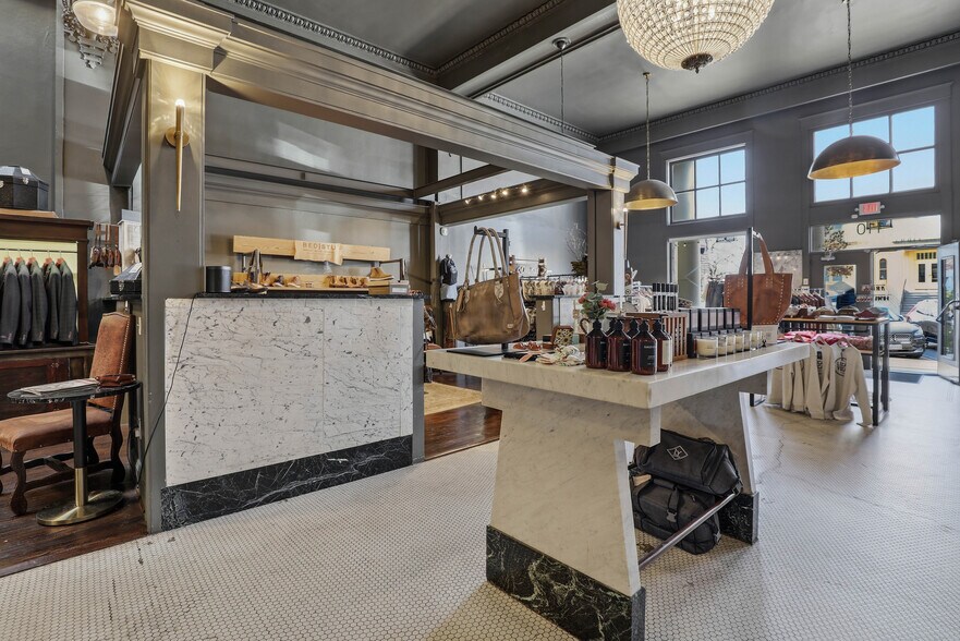 More Photos Of 110 N Tennessee St, McKinney Storefront Retail Office For Lease