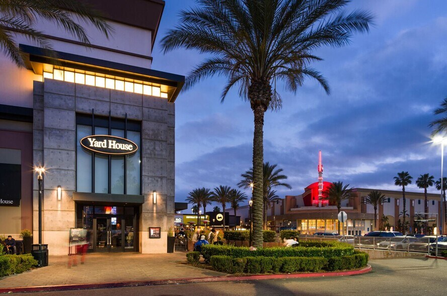 More Photos Of 9301 Tampa Ave, Northridge Unknown For Lease