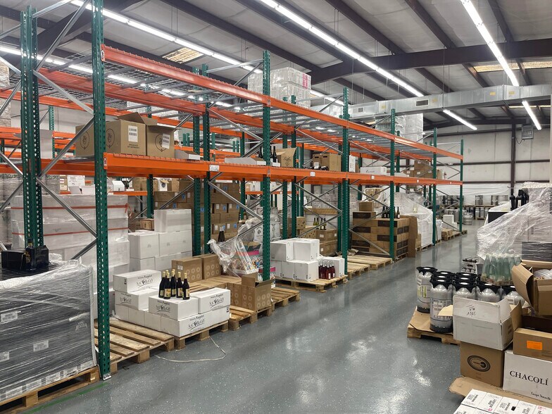 More Photos Of 4504-4506 Bennett Memorial Rd, Durham Flex For Lease