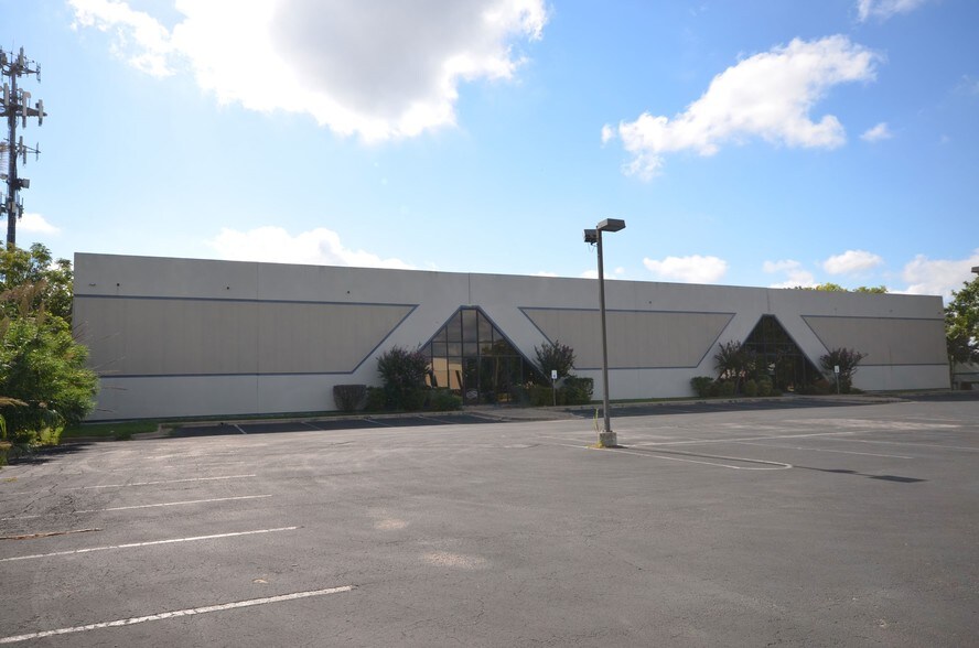 More Photos Of 5910 Techni Center Dr, Austin Light Distribution For Lease