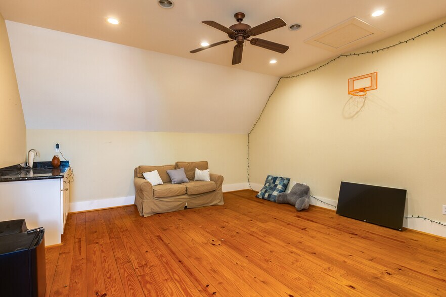 More Photos Of 6402 Stewart Rd, Galveston Office For Sale