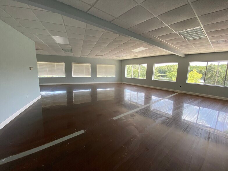 More Photos Of 6557 Hazeltine National Dr, Orlando Distribution For Lease