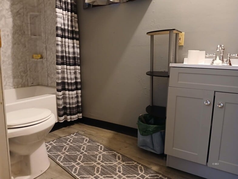 More Photos Of 1400 W 11th St, Alturas Specialty For Sale