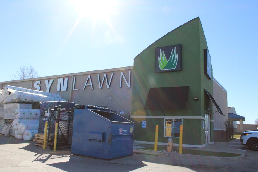 More Photos Of 1051 SE Century Dr, Lee's Summit Freestanding For Sale