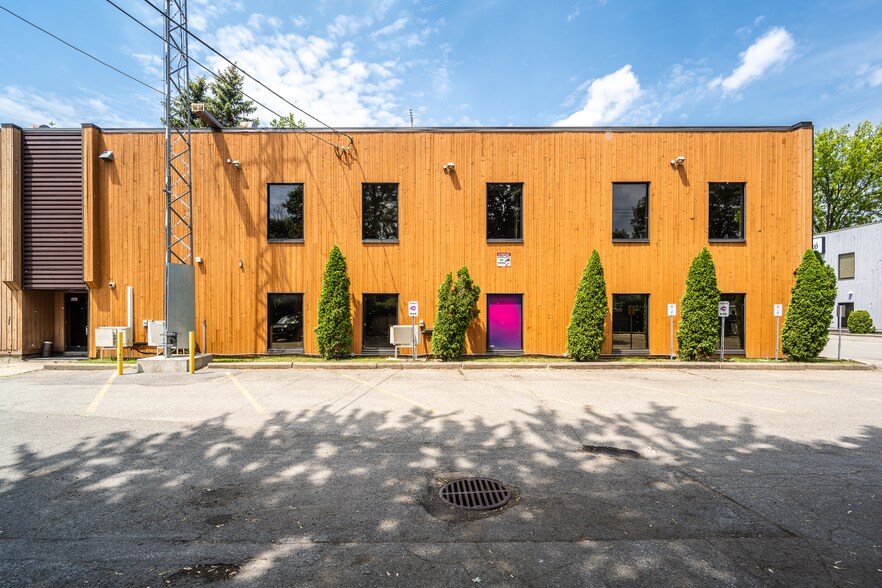 More Photos Of 2830 Boul Saint-Martin E, Laval Office For Lease