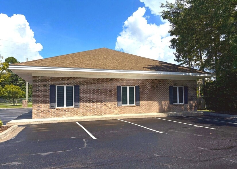 More Photos Of 413 W Montgomery Cross Rd, Savannah Office For Sale