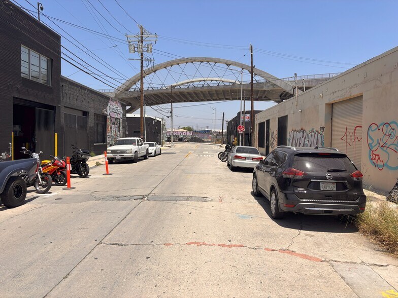 More Photos Of 664 S Anderson St, Los Angeles Warehouse For Lease