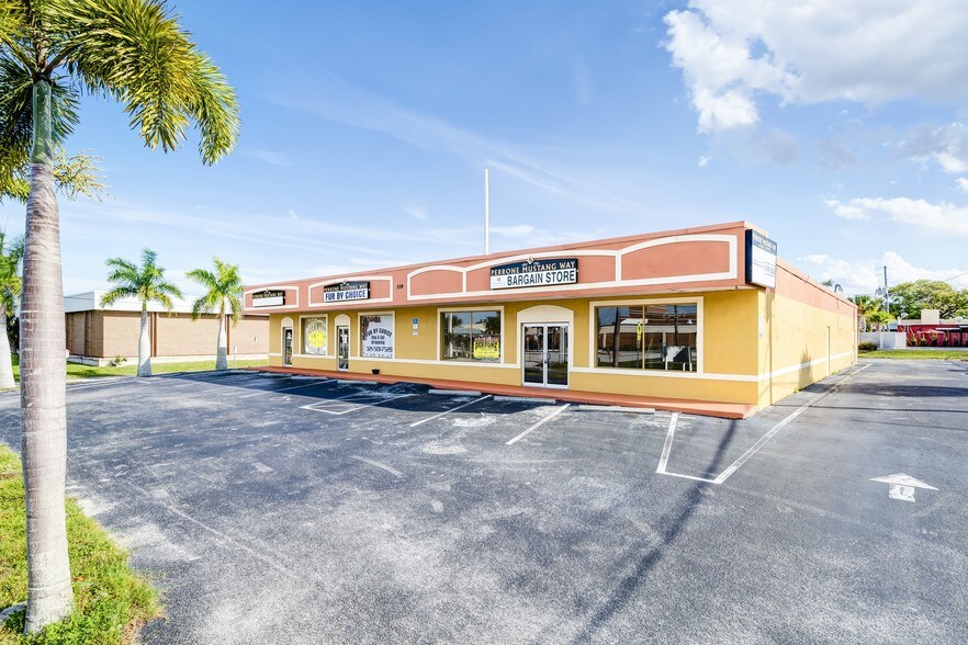 More Photos Of 119 Mustang Way, Merritt Island Freestanding For Sale