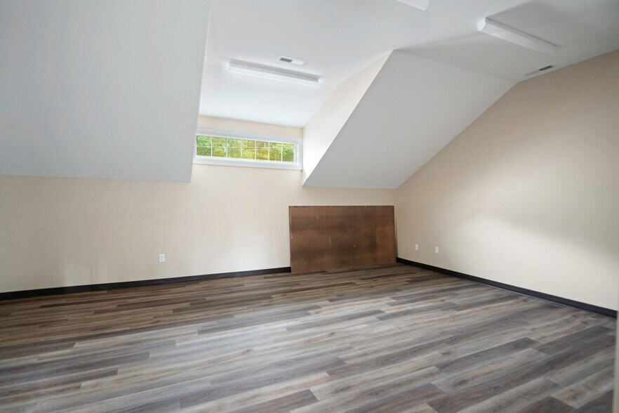 More Photos Of 909 Prospect St, Naugatuck Storefront For Sale