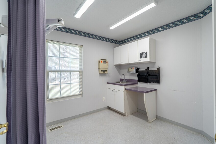 More Photos Of 22 Professional Park Dr, Maryville Office For Lease