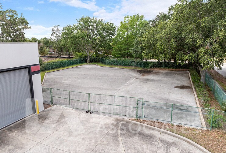 More Photos Of 88 E Broad St, Winter Garden Warehouse For Lease