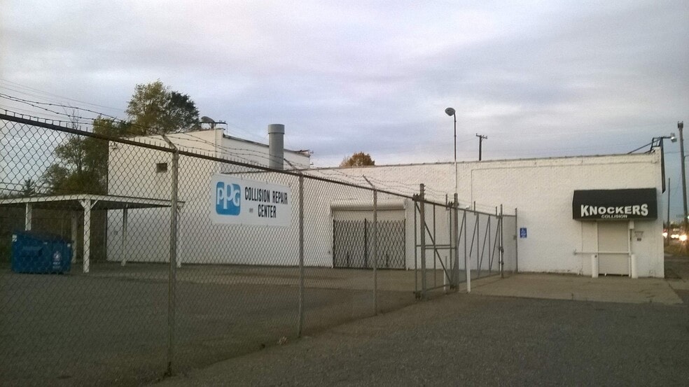 More Photos Of 11445 Van Dyke Ave, Detroit Auto Repair For Sale