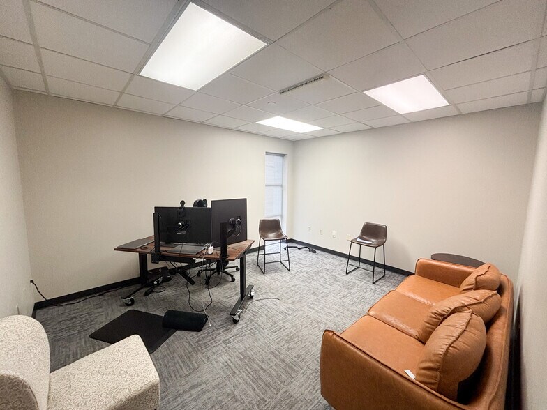 More Photos Of 3171 E Sunshine St, Springfield Office Residential For Lease