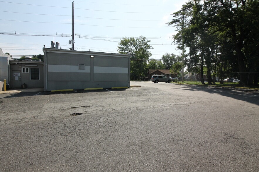 More Photos Of 429 Ryders Ln, East Brunswick General Retail For Sale