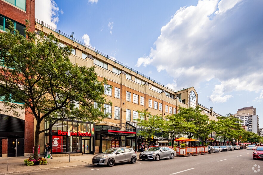 More Photos Of 1616-1626 St Sainte-Catherine O, Montréal Storefront Retail Office For Lease