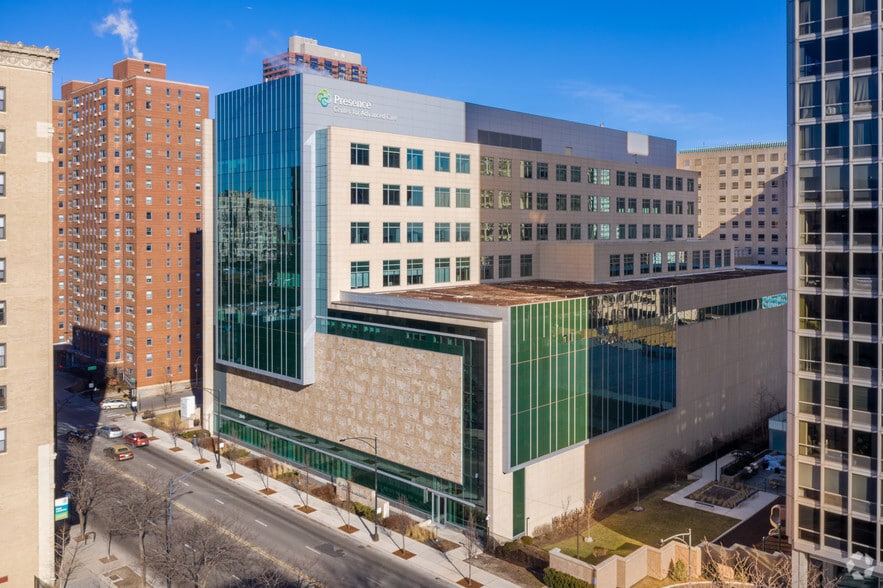 More Photos Of 331 W Surf St, Chicago Medical For Lease
