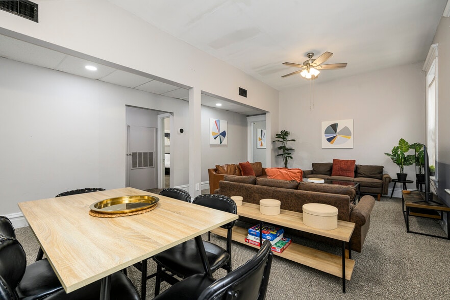 More Photos Of 4374-4382 W Pine Blvd, Saint Louis Office For Sale