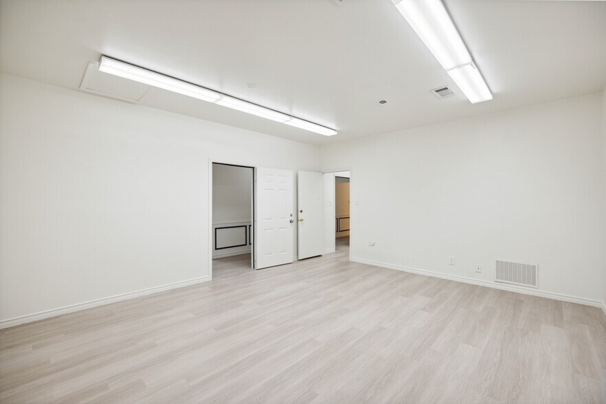 More Photos Of 3606 Marvin D Love Fwy, Dallas Medical For Lease