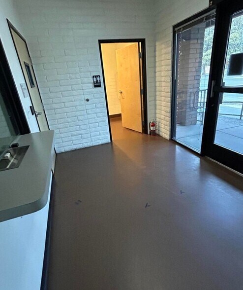 More Photos Of 2705 N 4th St, Flagstaff Office For Sale