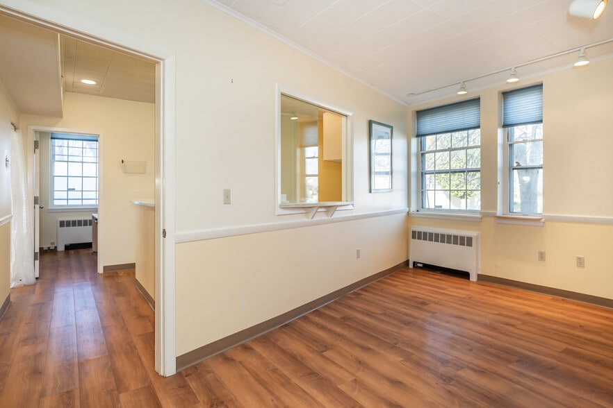 More Photos Of 264 Elm St, Northampton Office For Lease