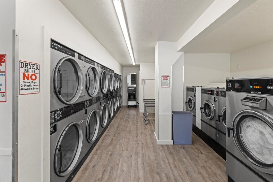 More Photos Of 720 W Lewis St, Pasco Hotel For Sale