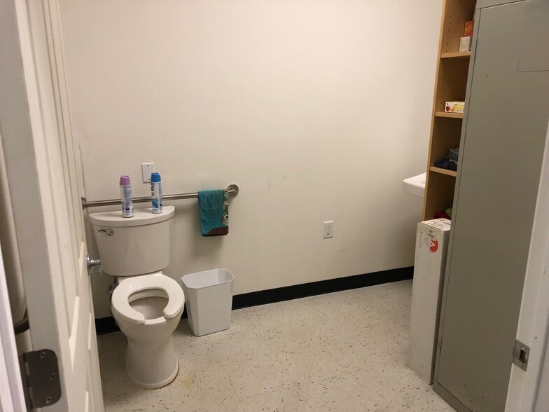 More Photos Of 280 Route 211 E, Middletown Storefront Retail Office For Lease