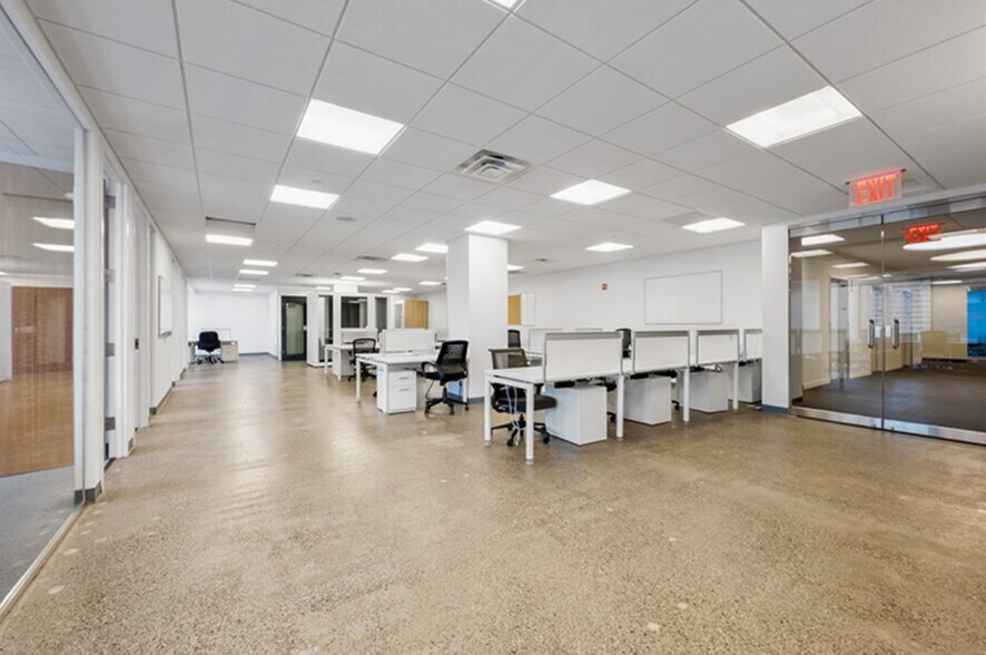 More Photos Of 622 Third Ave, New York Office For Lease