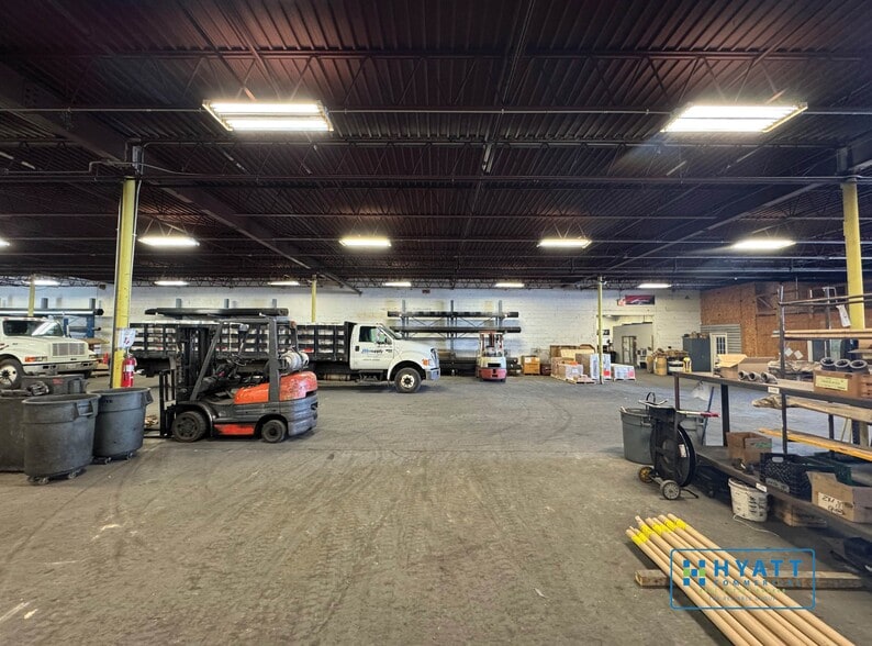 More Photos Of 200 Ritchie Rd, Capitol Heights Warehouse For Sale