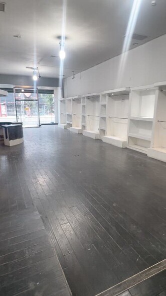 Primary Photo Of 7555-7555 1/2 Melrose Ave, Los Angeles Storefront For Lease