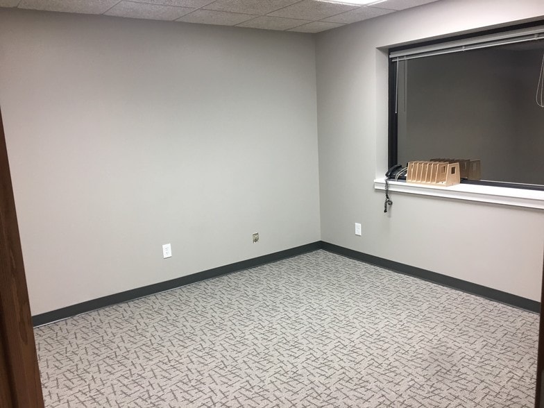 More Photos Of 2999 Yorkton Blvd, Little Canada Manufacturing For Lease