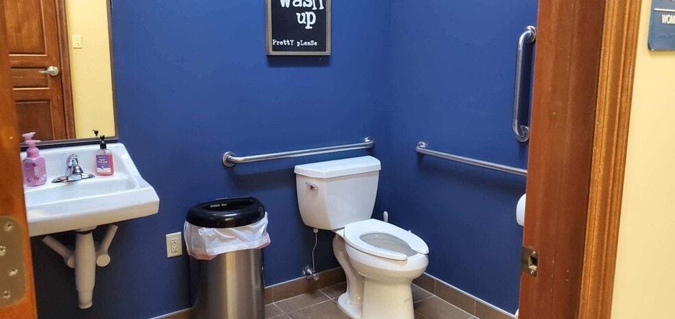 More Photos Of 33 Melrose Rd, Buffalo Freestanding For Lease