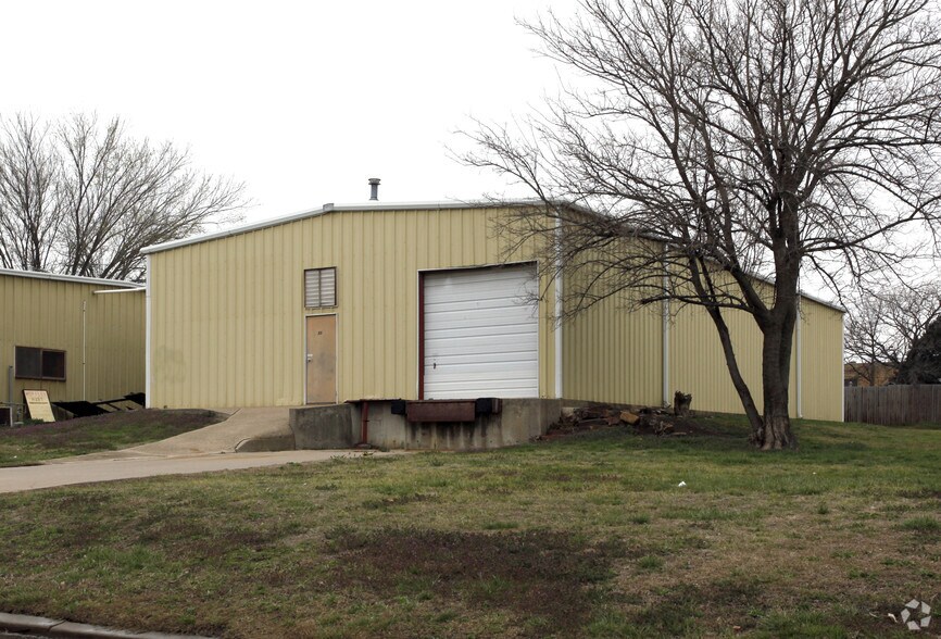 Primary Photo Of 311 SW Santa Fe Ave, Bartlesville Warehouse For Sale