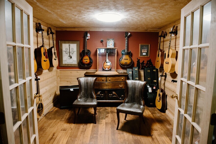 More Photos Of 920 S Chapman St, Greensboro Storefront For Sale