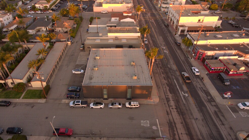 More Photos Of 1895 E Main St, Ventura General Retail For Sale