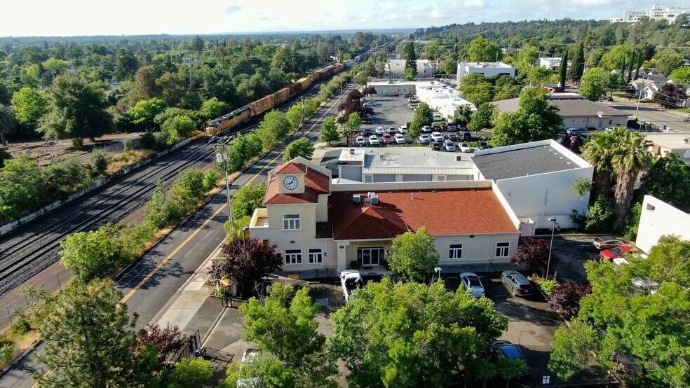 More Photos Of 2110 Railroad Ave, Redding Medical For Sale