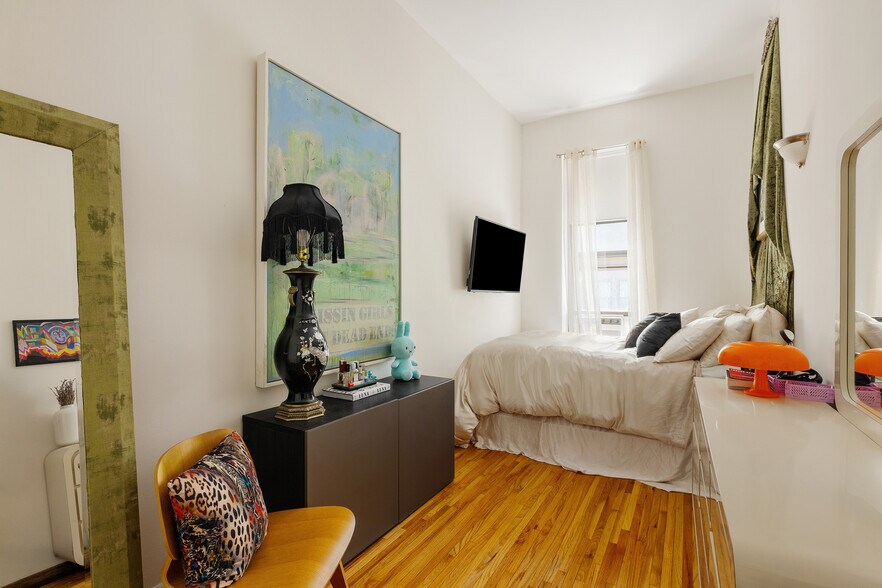 More Photos Of 37 W 71st St, New York Apartments For Sale