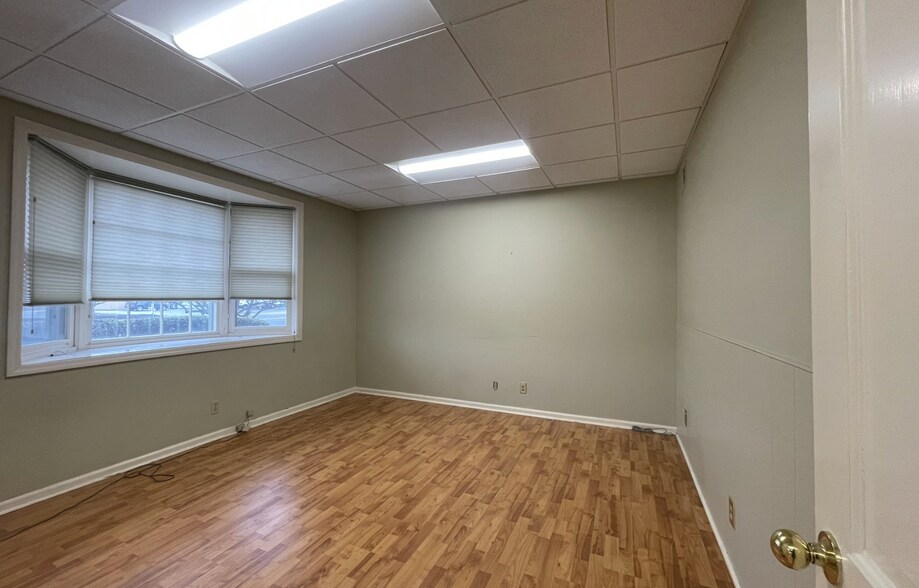More Photos Of 707 Philadelphia Pike, Wilmington Office For Sale