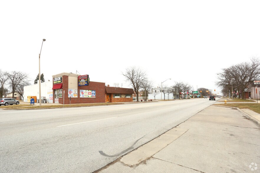 More Photos Of 1266 Eureka Rd, Wyandotte Convenience Store For Sale